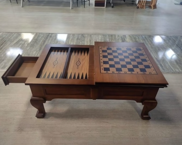 Meja teh dengan permainan catur